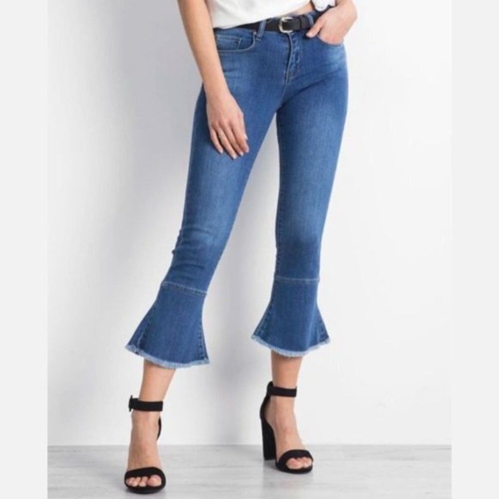 Chelsea & Violet High Rise Flared Hem Crop Jeans Distressed Frayed Size 25